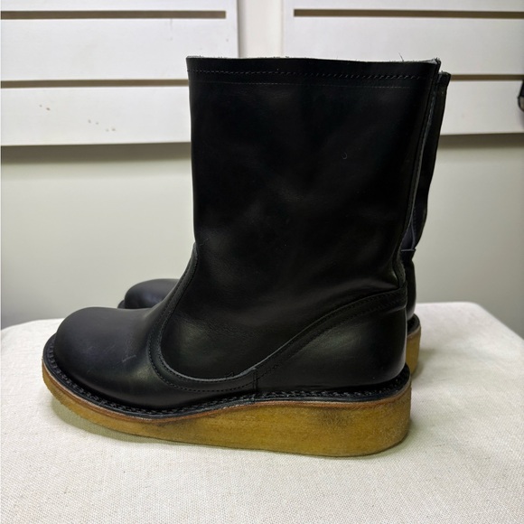 Swedish Hasbeens Black Leather Winter Boots with Crepe Sole - Picture 3 of 11